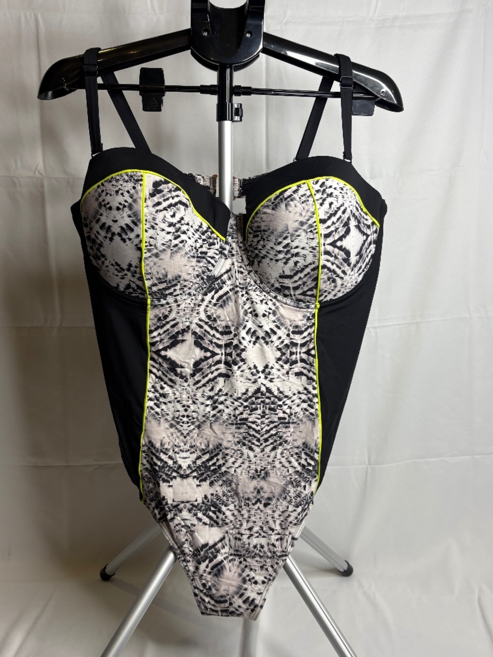 New Tropiculture Women's Push-up Molded Cup Swimsuit Size 22 Black/Grey NWT